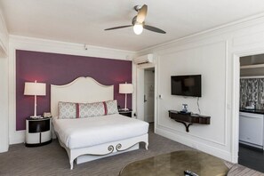 1 chambre, coffres-forts dans les chambres, fer et planche à repasser