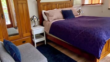 1 bedroom, desk, free WiFi, bed sheets