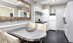 Dining - San Diego | Parkside Weekend | Hot Tub & Rooftop Deck (San Diego)