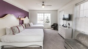 In-room safe, iron/ironing board, WiFi, bed sheets - San Diego | San Diego Park Trip | Hot Tub & Rooftop Deck (San Diego)
