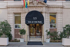 A hotel entrance with a black awning displaying the number 525 and the name 'Inn at the Park'. - San Diego | San Diego Park Trip | Hot Tub & Rooftop Deck (San Diego)