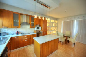 Fridge, microwave, oven, coffee/tea maker