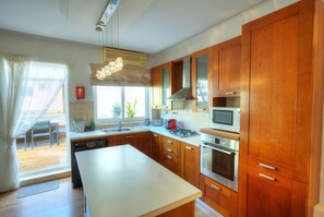 Frigorifero, microonde, forno, macchina per tè/caffè