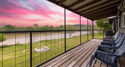 Brazos River Treehouse:
Waterfront/Outdoor Activities/Firepit/Hammock/Pets