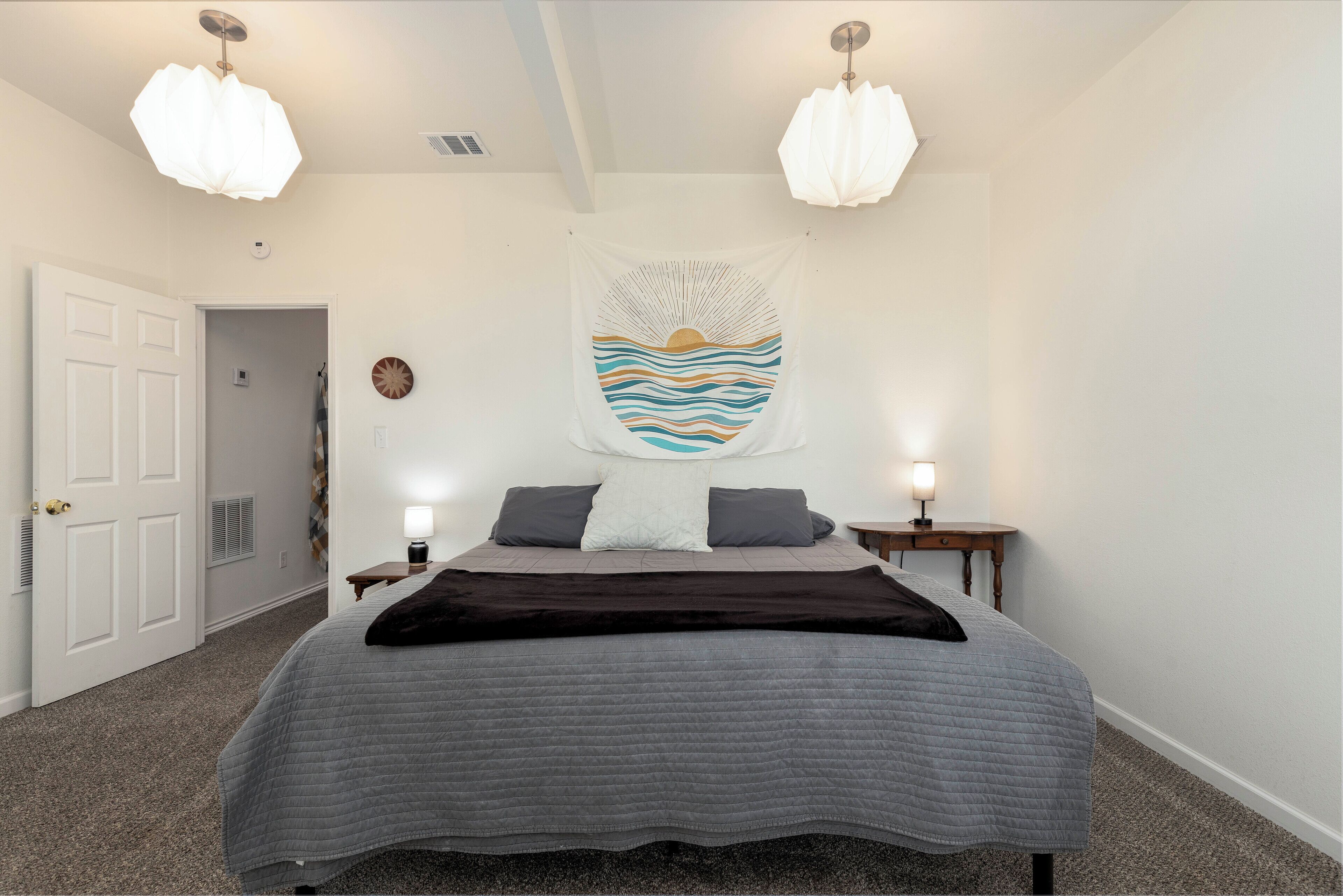 3 bedrooms, desk, iron/ironing board, free WiFi