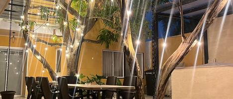 المنشأة من الخارج