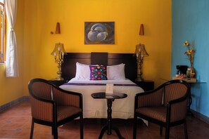 Signature Room, Pool View | Blackout drapes, iron/ironing board, free WiFi, bed sheets - Casa Vicenta Izamal (Izamal)