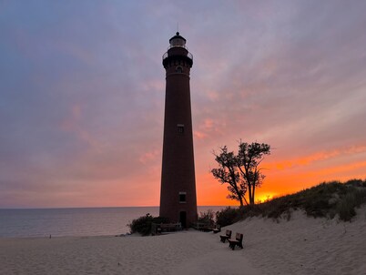 Silver Creek Cottage near the dunes and beaches 
