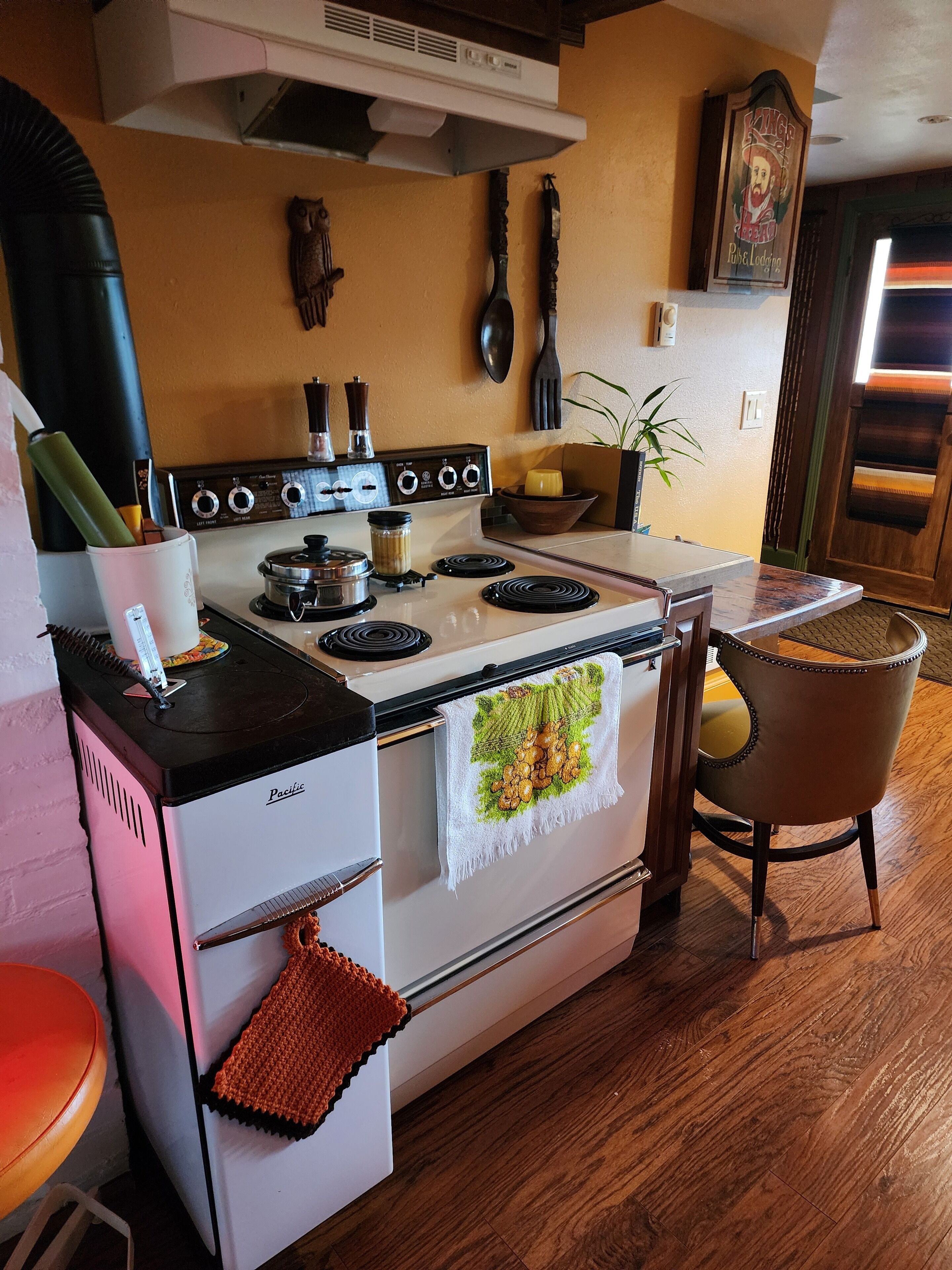 Réfrigérateur, four, plaque de cuisson, lave-vaisselle