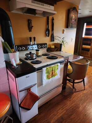 Kühlschrank, Ofen, Herdplatte, Geschirrspüler