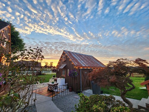 Cozy Country Cottage in the heart of Skagit Valley!