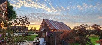 Cozy Country Cottage in the heart of Skagit Valley!