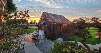 Cozy Country Cottage in the heart of Skagit Valley!