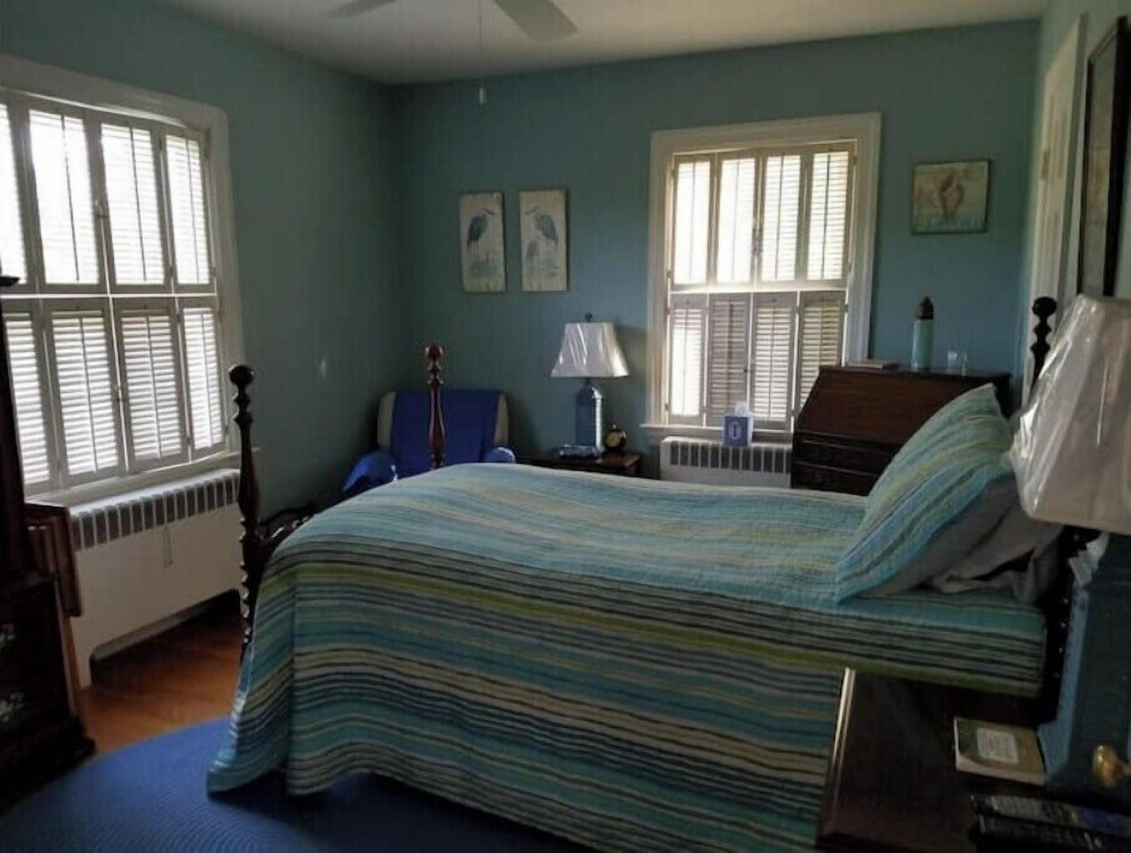 Thomas Inn Q 6 miles from Cape Charles - queen room