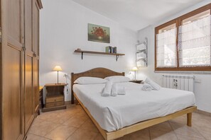 2 chambres, fer et planche à repasser, accès Internet, draps fournis