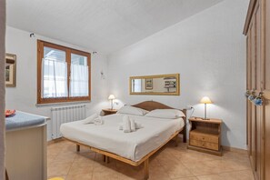 2 chambres, fer et planche à repasser, accès Internet, draps fournis