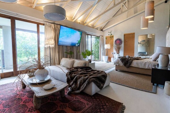 4 bedrooms, in-room safe, desk, iron/ironing board