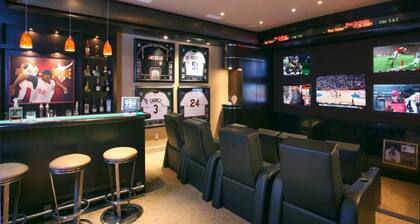 Enjoy this 1200 square foot Man cave with recording studio , full bar , sleeps 6