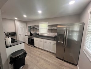 Fridge, microwave, oven, stovetop - Kimball Ave makes commuting easy & Close to KSU STADIUM! (Manhattan)