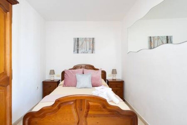 1 chambre, fer et planche à repasser, Wi-Fi, literie fournie