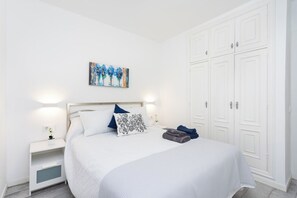 2 habitaciones, tabla de planchar con plancha, internet y ropa de cama