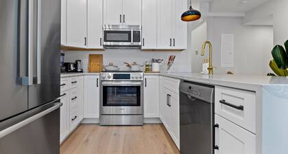 5BR3B Lux Home Walk to Subway Near Downtown