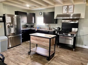 Microwave, oven, stovetop, dishwasher - Historic Blue Tavern Lake House  3-bedroom house  (Beaver)