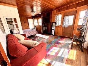 3 bedrooms, WiFi, bed sheets - Historic Blue Tavern Lake House  3-bedroom house  (Beaver)