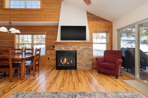 Interior - 40 Reunion Ct w/ private hot tub (Fraser)