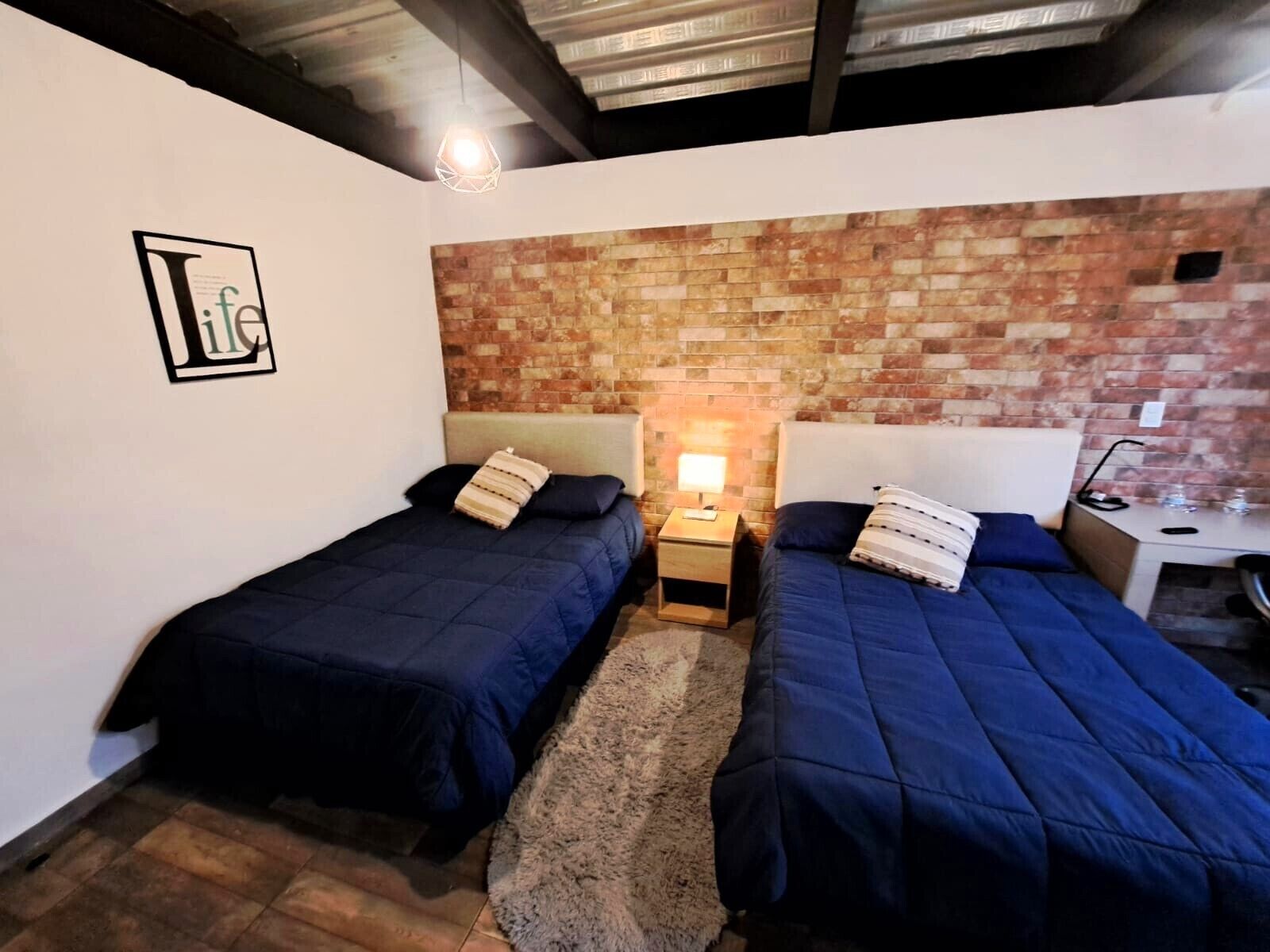 Habitación Deluxe, vista a la ciudad | 1 habitación, caja de seguridad en la habitación y escritorio 