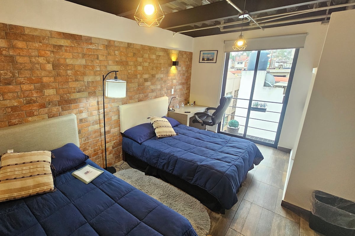 Quarto luxo, vista para a cidade | 1 quarto, cofres nos quartos, escrivaninha