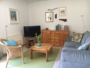 テレビ、DVD プレーヤー、ステレオ