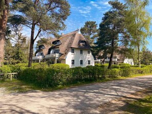 Unclassified image, 2 of 22, button - Ruhig Gelegene Maisonettewohnung Unter Reetdach - Achtern Diek (Zingst)