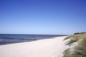 Unclassified image, 4 of 22, button - Ruhig Gelegene Maisonettewohnung Unter Reetdach - Achtern Diek (Zingst)