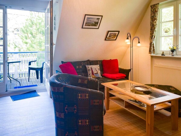 Unclassified image, 1 of 22, button - Ruhig Gelegene Maisonettewohnung Unter Reetdach - Achtern Diek (Zingst)