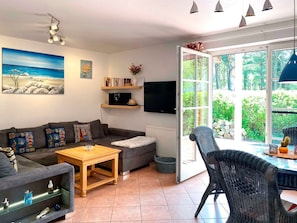 TV, stereo - Gemütliche Ferienwohnung in Reetgedeckter, Ruhiger Ferienanlage! - Achtern Diek (Zingst)