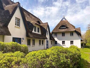 Exterior - Gemütliche Ferienwohnung in Reetgedeckter, Ruhiger Ferienanlage! - Achtern Diek (Zingst)