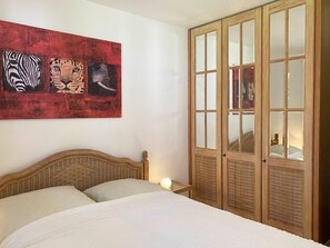 Unclassified image, 5 of 19, button