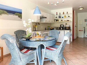 Dining - Gemütliche Ferienwohnung in Reetgedeckter, Ruhiger Ferienanlage! - Achtern Diek (Zingst)