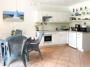 Unclassified image, 4 of 19, button