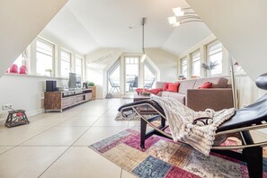 TV, peis og stereoanlegg