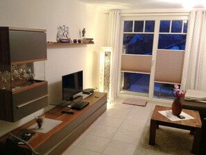 Télévision, lecteur de DVD, chaîne hi-fi