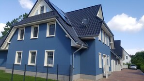 Unclassified image, 5 of 19, button