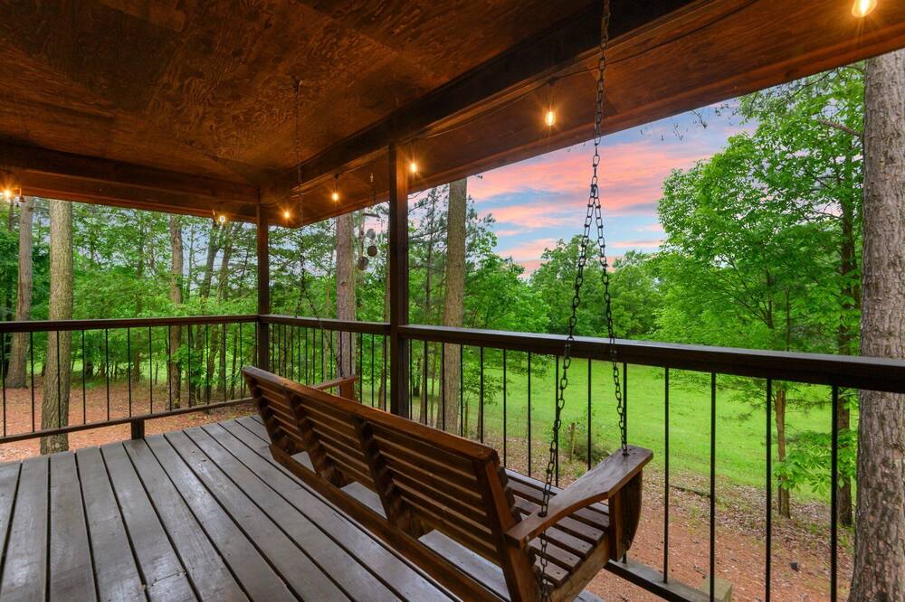 Chill Top Cabin - Hot Tub, Foosball, Playset