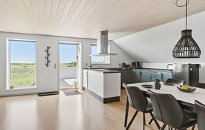 Geladeira, cooktop, lava-louças, cafeteira/chaleira