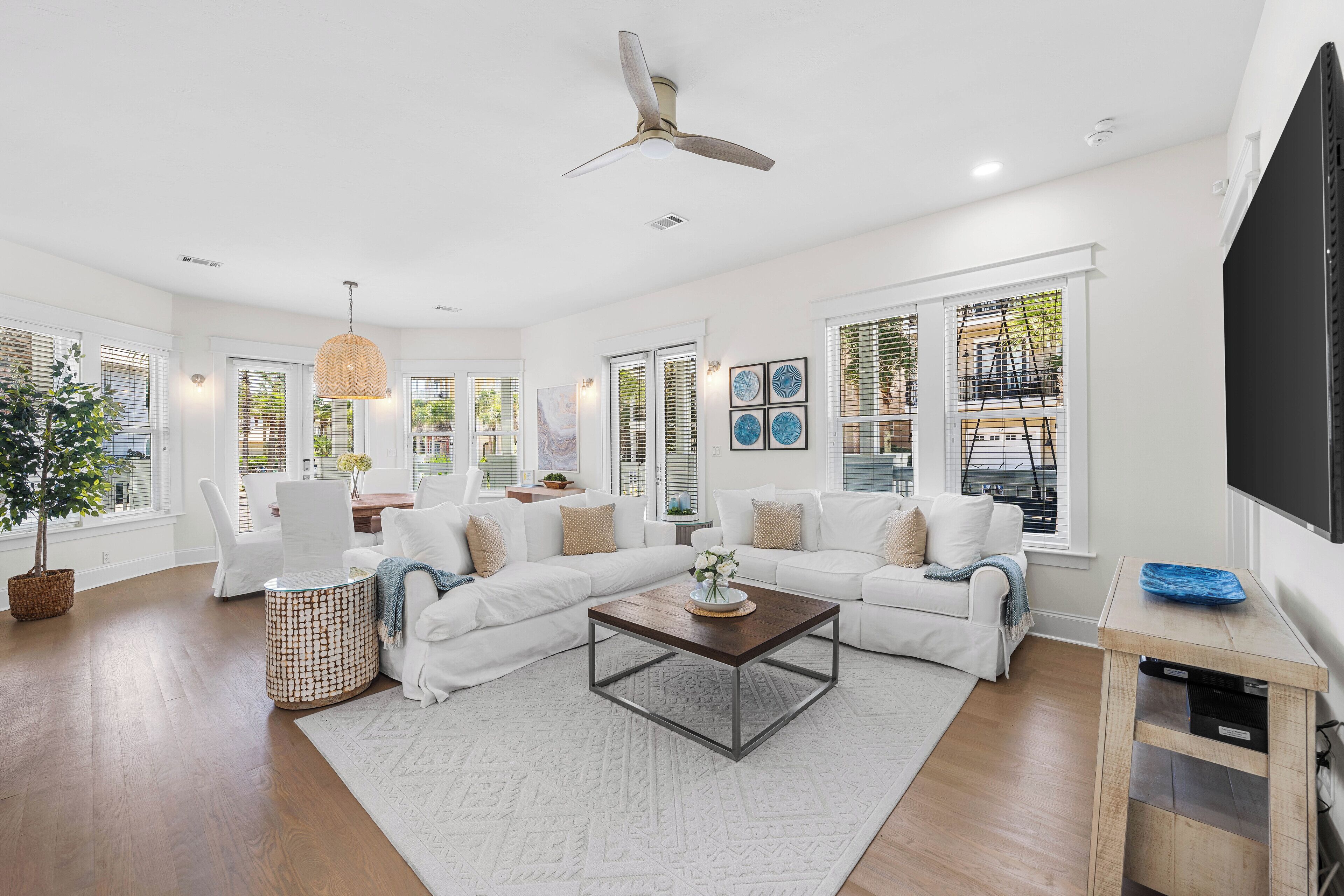 Smart-TV, DVD-spiller og filmbibliotek