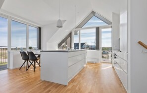 Kjøleskap og oppvaskmaskin