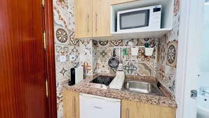 Kühlschrank, Mikrowelle, Toaster