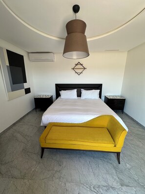 5 slaapkamers, een strijkplank/strijkijzer, wifi, beddengoed