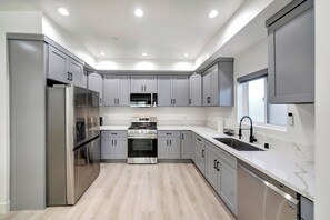 Micro-ondas, fogão, cooktop, lava-louças